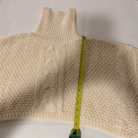 Cable knit crop sweater - Picture 4 of 7